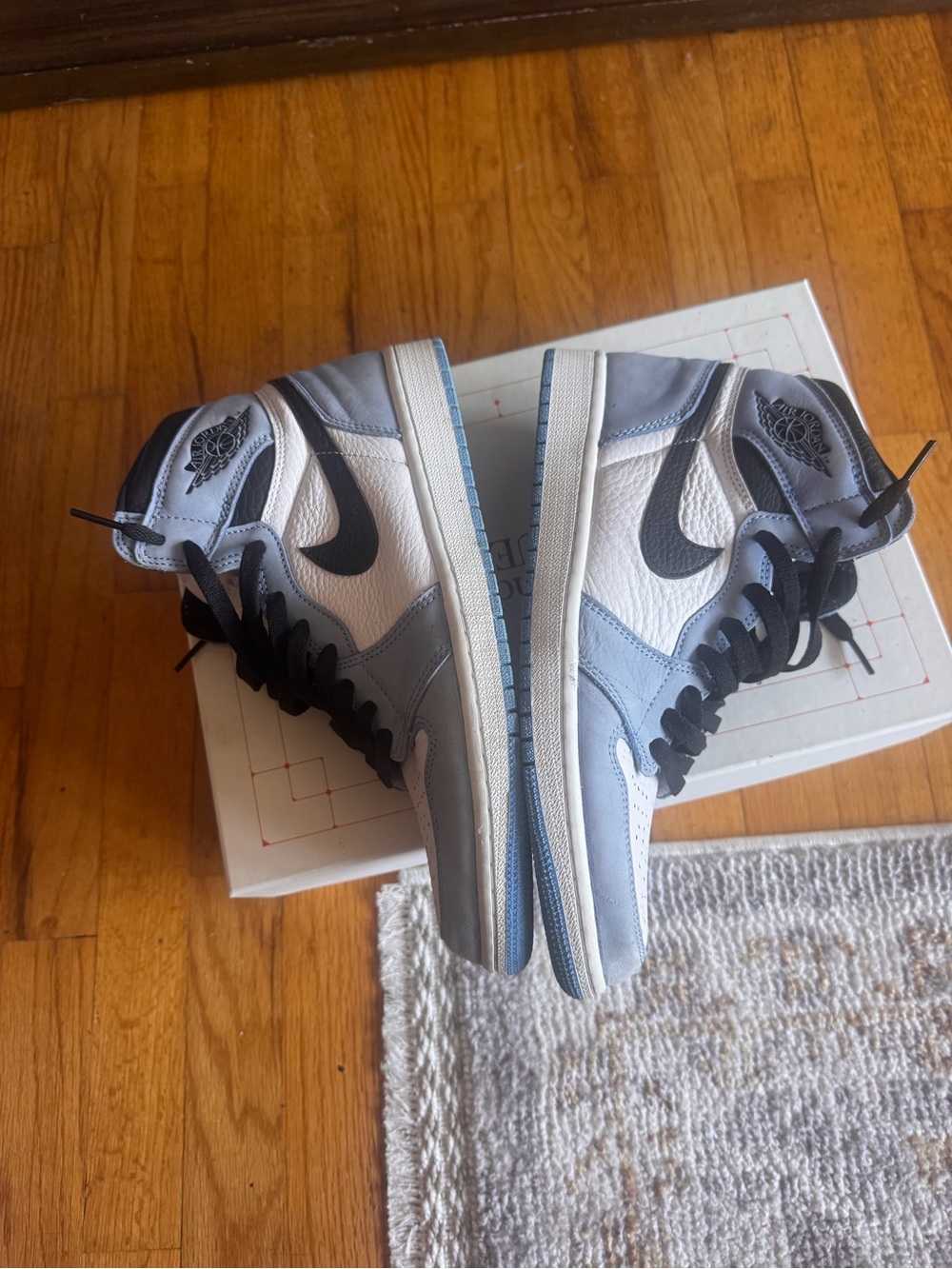 Air Jordan 1 Retro High - White, Light Blue & Black